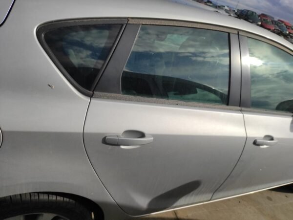 Puerta trasera derecha Opel Astra J 1.6 (115 cv)