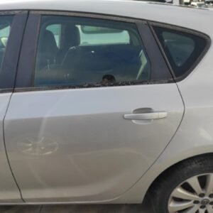 Puerta trasera izquierda Opel Astra J 1.6 (115 cv)