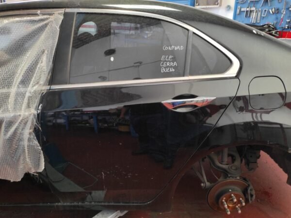 Puerta trasera izquierda Honda Accord VIII 2.0 i-VTEC 16V (156 cv)