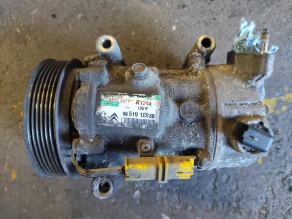 Compresor aire acondicionado Citroen C4 I Hatchback (Fase I, 2004) 1.6 HDi 16V (90 cv) - Imagen 2