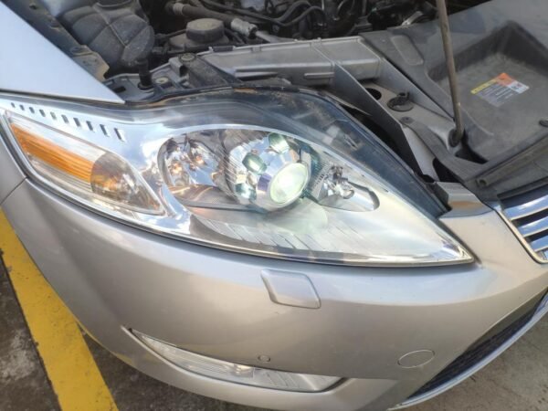 Faro derecho Ford Mondeo III Sedan 2.0 TDCi (140 cv)