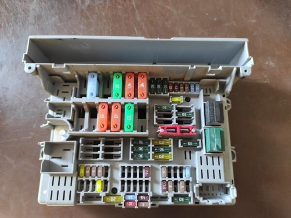 Caja de reles / fusibles Bmw Serie 3 (E90) 320d (163 cv)