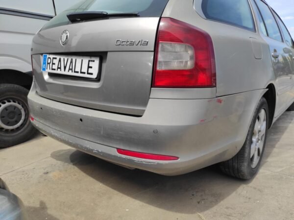 Paragolpe trasero Skoda Octavia II Combi (Versión 2009) 2.0 TDI (140 cv) DSG - Imagen 2