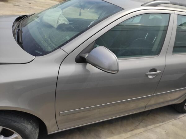 Puerta delantera izquierda Skoda Octavia II Combi (Versión 2009) 2.0 TDI (140 cv) DSG