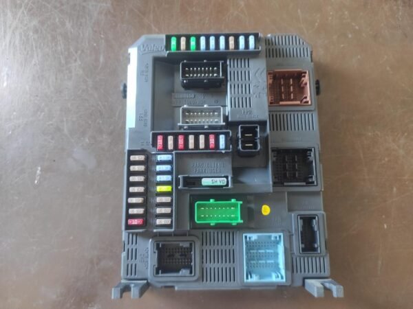 Caja de reles / fusibles Peugeot 308 II 1.6 HDI (92 cv)