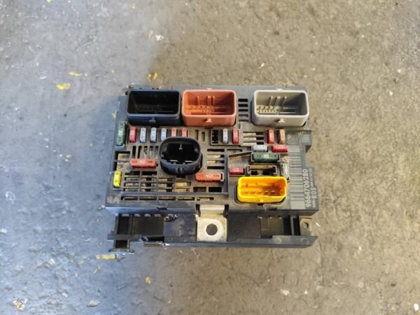 Caja de reles / fusibles Peugeot 308 I 1.6I HDi FAP (109 cv)