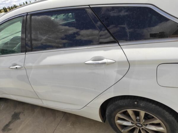 Puerta trasera izquierda Hyundai i40 sedan (Versión 2015) 1.7 CRDI (115 cv)