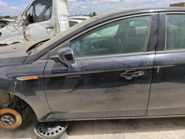 Puerta delantera izquierda Ford Mondeo III Sedan 1.8 TDCi (125 cv)