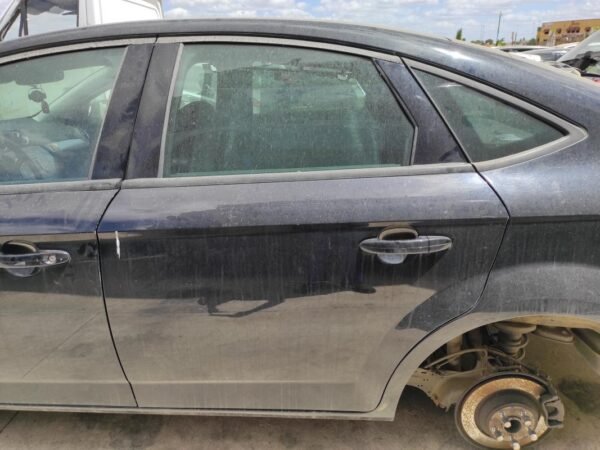 Puerta trasera izquierda Ford Mondeo III Sedan 1.8 TDCi (125 cv)