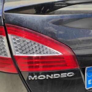Piloto trasero izquierdo Ford Mondeo III Sedan 1.8 TDCi (125 cv)