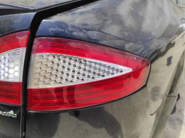 Piloto trasero derecho Ford Mondeo III Sedan 1.8 TDCi (125 cv)