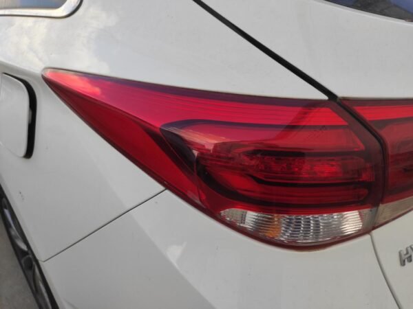 Piloto trasero izquierdo Hyundai i40 sedan (Versión 2015) 1.7 CRDI (115 cv)