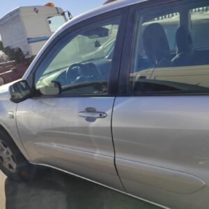 Puerta delantera izquierda Toyota RAV 4 II 1.8 VVTi (125 cv)