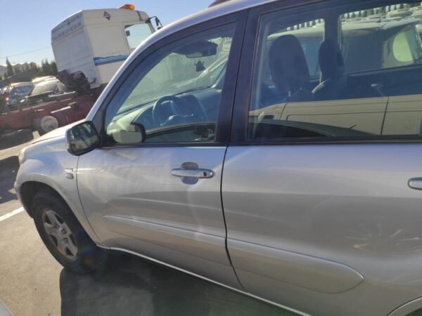 Puerta delantera izquierda Toyota RAV 4 II 1.8 VVTi (125 cv)