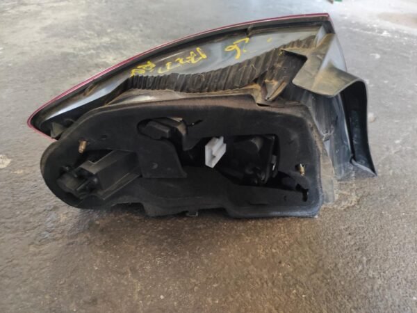Piloto trasero derecho Peugeot 407 2.0 HDi (136 cv) - Imagen 2