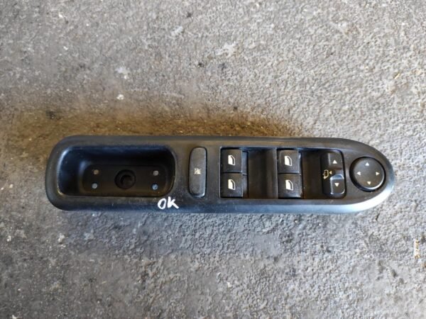 Mando elevalunas delantero izquierdo Peugeot 407 2.0 HDi (140 cv)