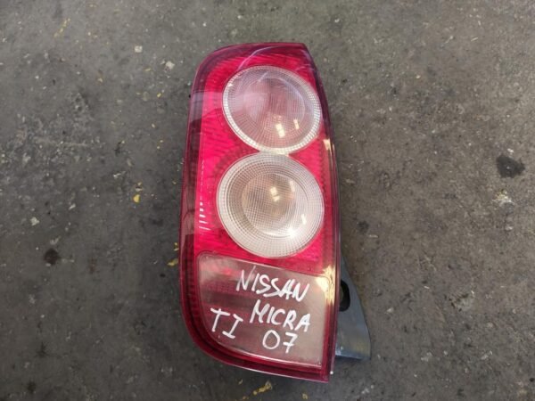 Piloto trasero izquierdo Nissan Micra (K12) 1.5 Di (65 cv)