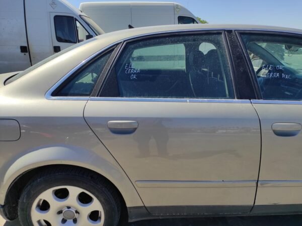 Puerta trasera derecha Audi A4 (B6 8E) 2.5 TDI V6 (163 cv) Multitronic