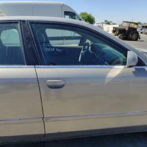 Puerta delantera derecha Audi A4 (B6 8E) 2.5 TDI V6 (163 cv) Multitronic