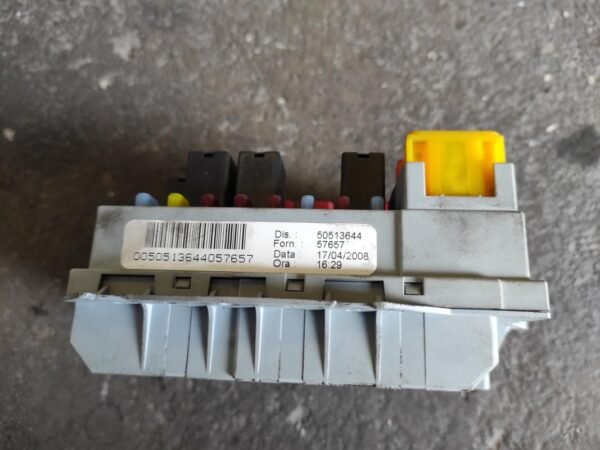 Caja de reles / fusibles Alfa Romeo 159 1.9 JTDM (150 cv) - Imagen 2