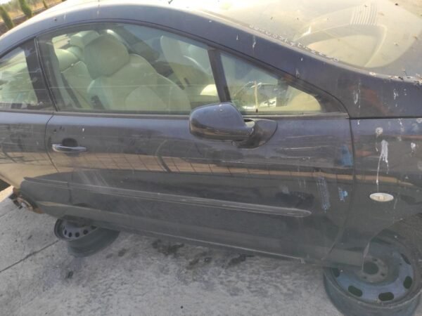 Puerta delantera derecha Peugeot 407 Coupe 2.7 V6 24V HDi (205 cv)