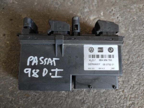 Mando elevalunas delantero izquierdo Volkswagen Passat (B5) 1.9 TDI (101 cv) - Imagen 2