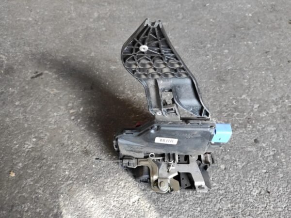Cerradura puerta delantera derecha Volkswagen Touareg I (7L) 2.5 R5 TDI (174 cv)