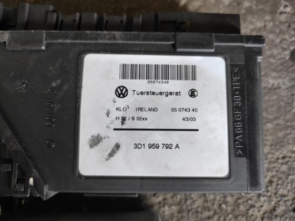 Motor elevalunas delantero derecho Volkswagen Touareg I (7L) 2.5 R5 TDI (174 cv) - Imagen 3