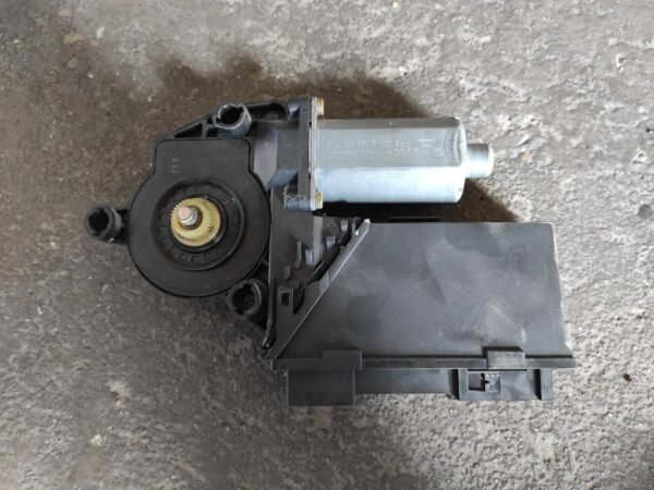 Motor elevalunas delantero derecho Volkswagen Touareg I (7L) 2.5 R5 TDI (174 cv) - Imagen 2