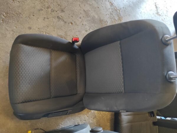 Juego asientos completo Volkswagen Golf VI 1.6 TDI (105cv) - Imagen 3
