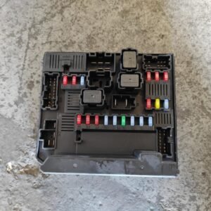 Caja de reles / fusibles Nissan Qashqai 2.0 (141 cv)