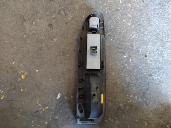 Mando elevalunas delantero izquierdo Volkswagen Passat (B6) 1.9 TDI (105 cv) - Imagen 2