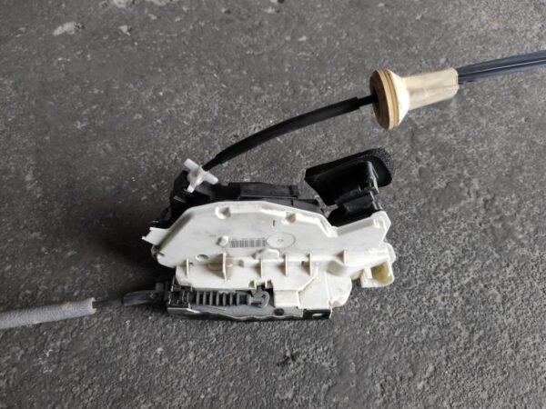 Cerradura puerta delantera izquierda Volkswagen Golf VI 1.6 TDI (105cv)