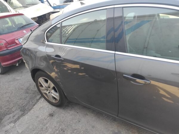 Puerta trasera derecha Opel Insignia Hatchback 2.0 CDTI (131 cv) DPF