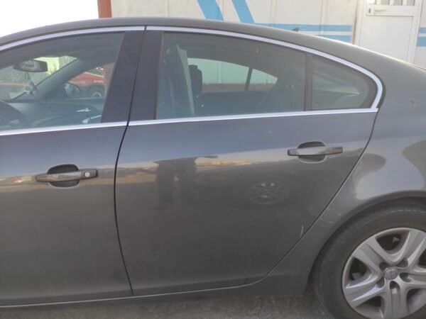 Puerta trasera izquierda Opel Insignia Hatchback 2.0 CDTI (131 cv) DPF