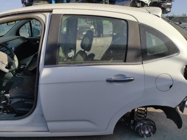 Puerta trasera izquierda Citroen C3 II 1.4i (73 cv)