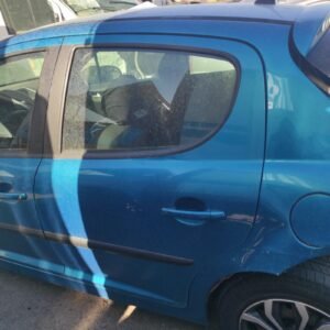 Puerta trasera izquierda Peugeot 207 1.6 HDi (90 cv)