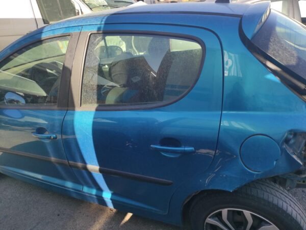 Puerta trasera izquierda Peugeot 207 1.6 HDi (90 cv)