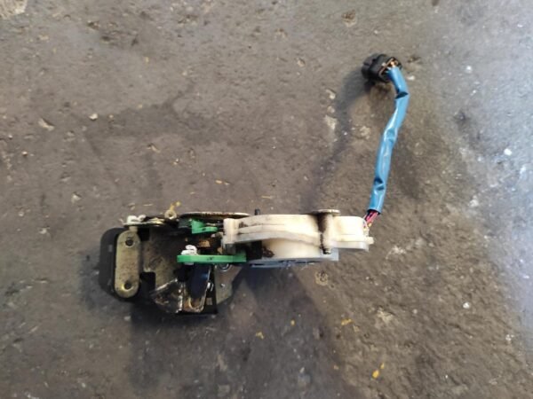 Cerradura puerta trasera derecha Kia Sorento I 2.5 DCR (140 cv)