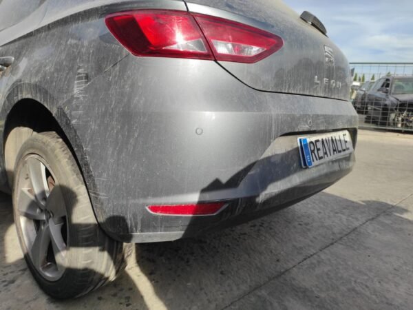 Paragolpe trasero Seat Leon III 2.0 TDI (110cv) - Imagen 2
