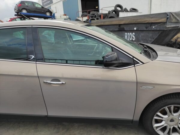 Puerta delantera derecha Lancia Delta III 1.6JTD Multijet 16V (120 cv) DPF