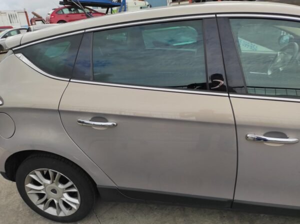 Puerta trasera derecha Lancia Delta III 1.6JTD Multijet 16V (120 cv) DPF
