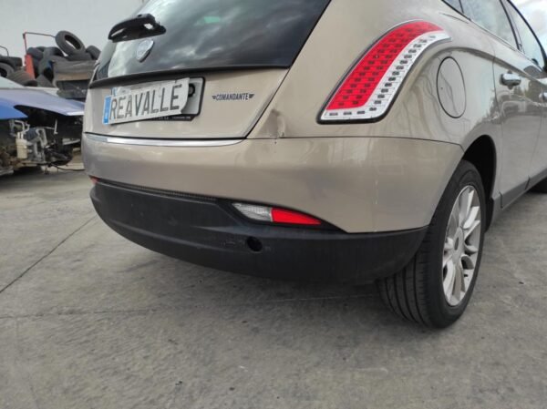 Paragolpe trasero Lancia Delta III 1.6JTD Multijet 16V (120 cv) DPF - Imagen 3