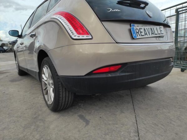 Paragolpe trasero Lancia Delta III 1.6JTD Multijet 16V (120 cv) DPF - Imagen 2