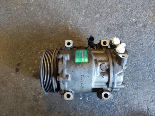 Compresor aire acondicionado Ford Focus II Hatchback 1.6 TDCi HP (109 cv) - Imagen 2