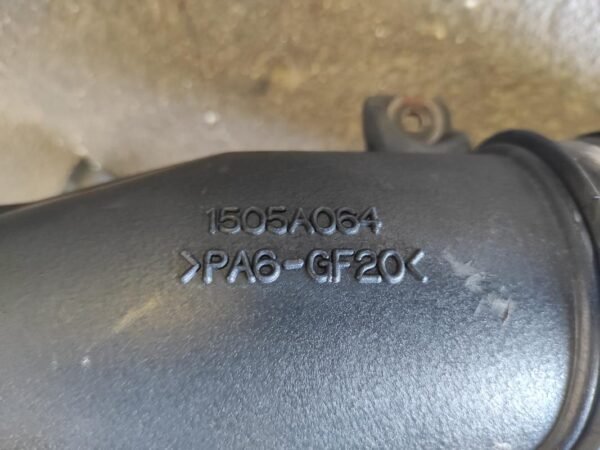 Tubo presion turbocompresor Mitsubishi Grandis 2.0 DI-D (136 cv) - Imagen 3