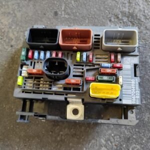 Caja de reles / fusibles Citroen C5 II (Fase I, 2008) 2.0 HDi (136 cv)