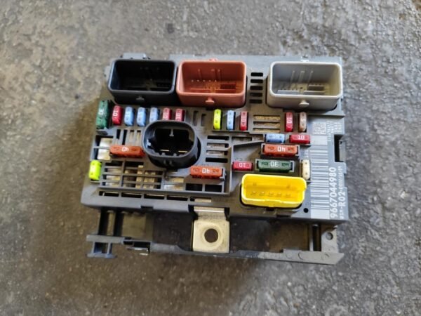 Caja de reles / fusibles Citroen C5 II (Fase I, 2008) 2.0 HDi (136 cv)