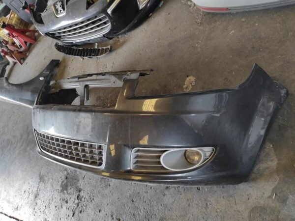 Paragolpe delantero Fiat Linea 1.3 16V Multijet (90 cv) - Imagen 3