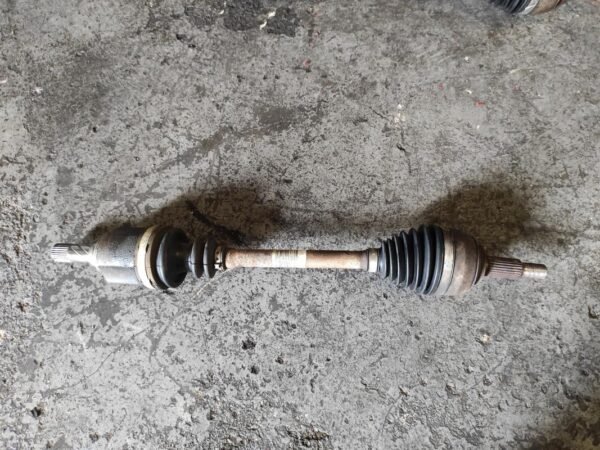 Transmisión delantera izquierda Renault Clio III 1.5 dCi 8V (105 cv)